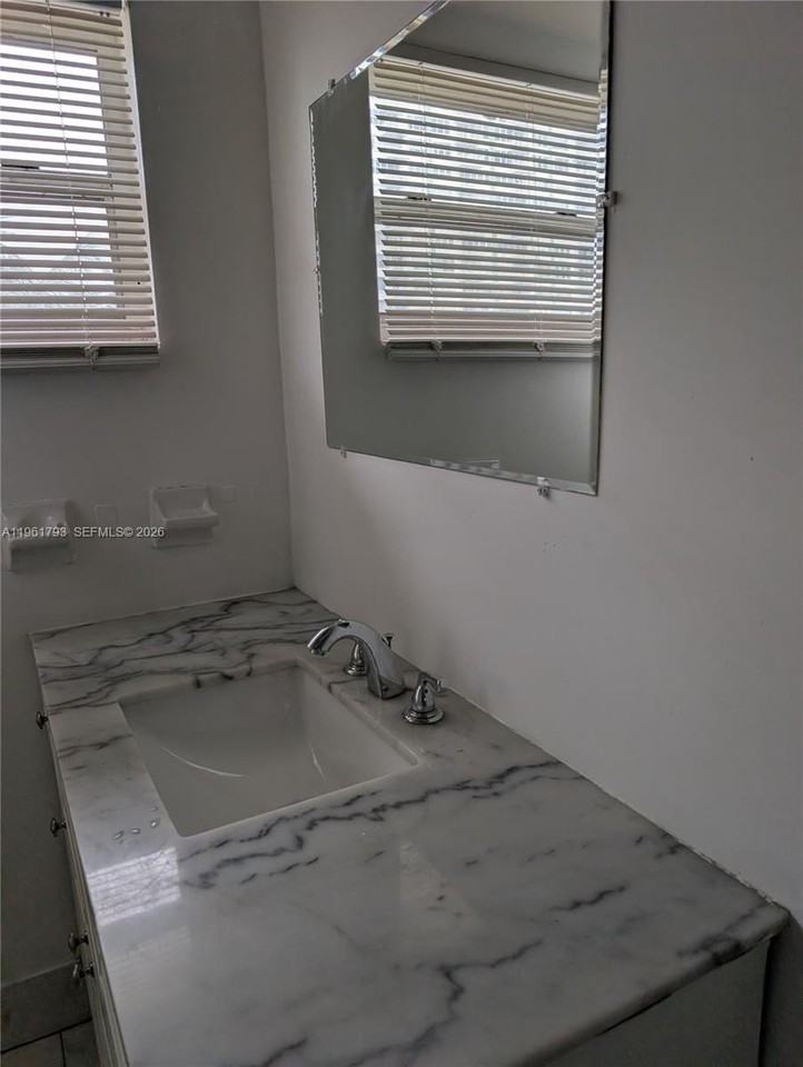 11930 Ne 19th Dr #26 - Photo 6 of 13