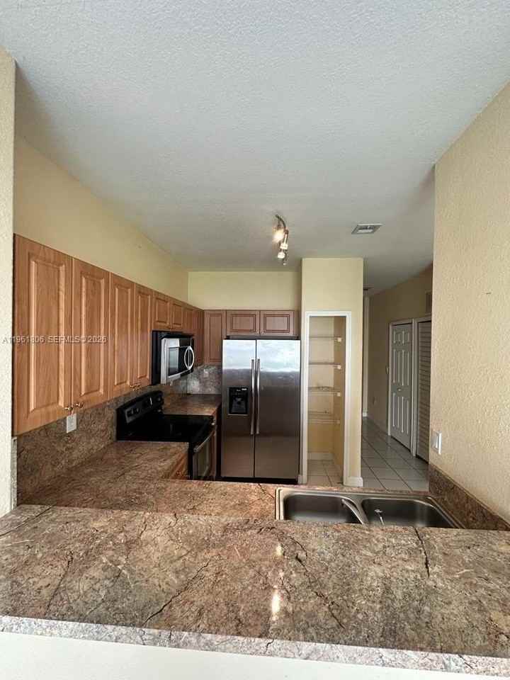 2900 Se 17th Ave #103 - Photo 5 of 16