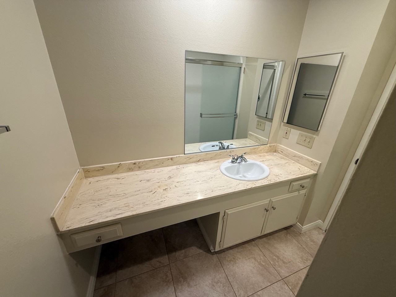 1540 East Canfield Lane - Photo 7 of 8