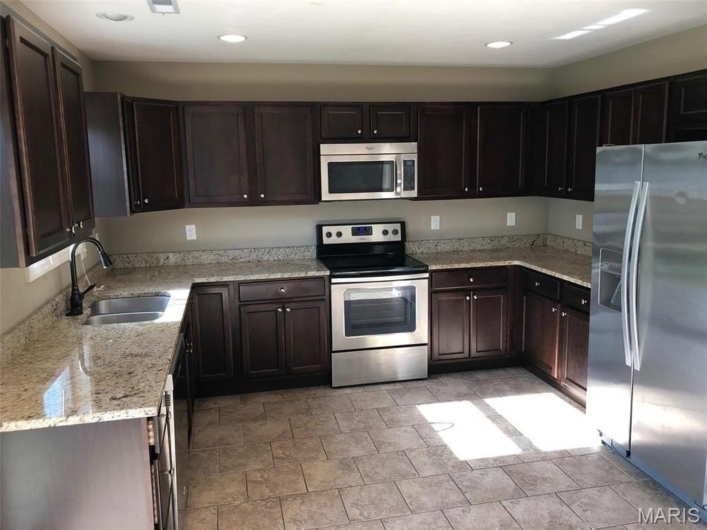 114 Prairie Bluffs Dr - Photo 4 of 16