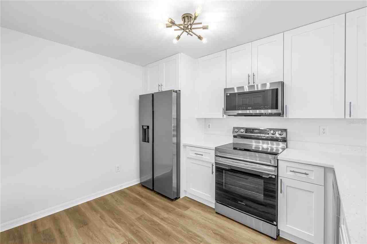 8517 Edgewater Place Blvd - Photo 6 of 50