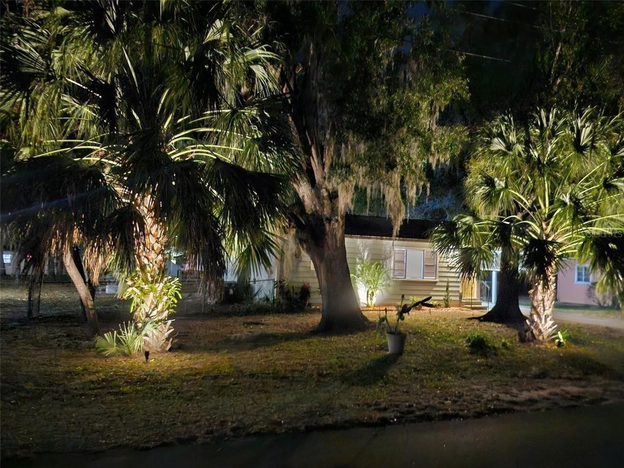 5625 5th St - Photo 5 of 33