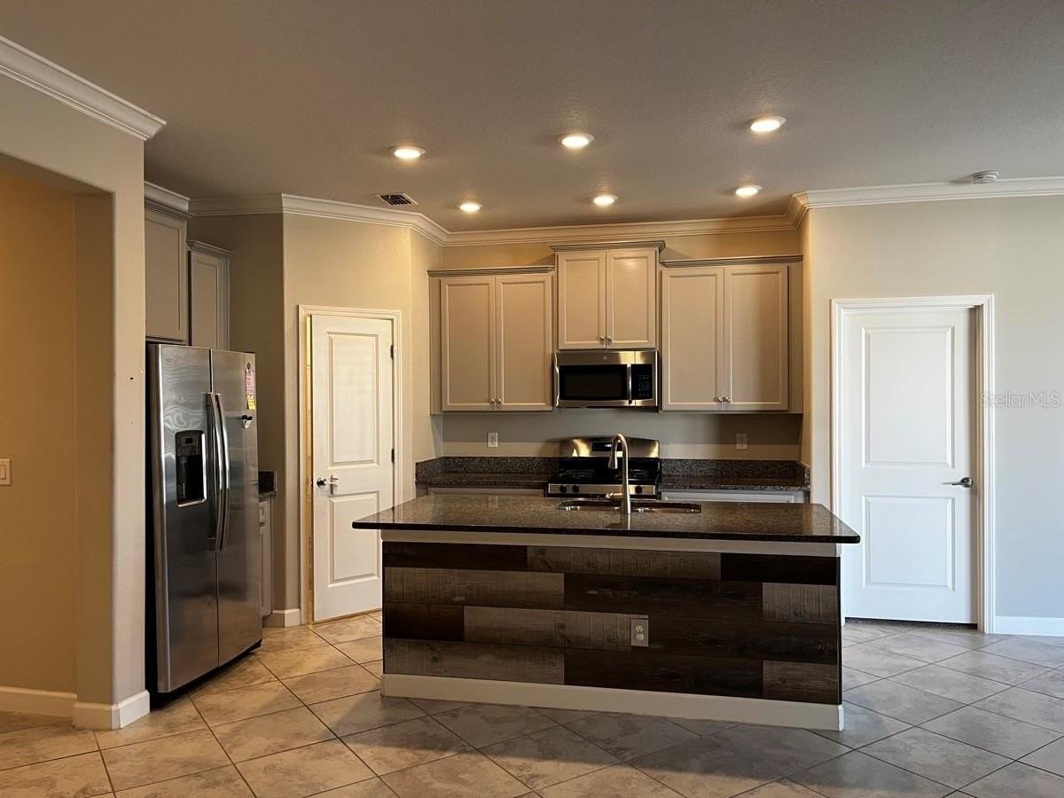 25195 Lambrusco Loop - Photo 7 of 36