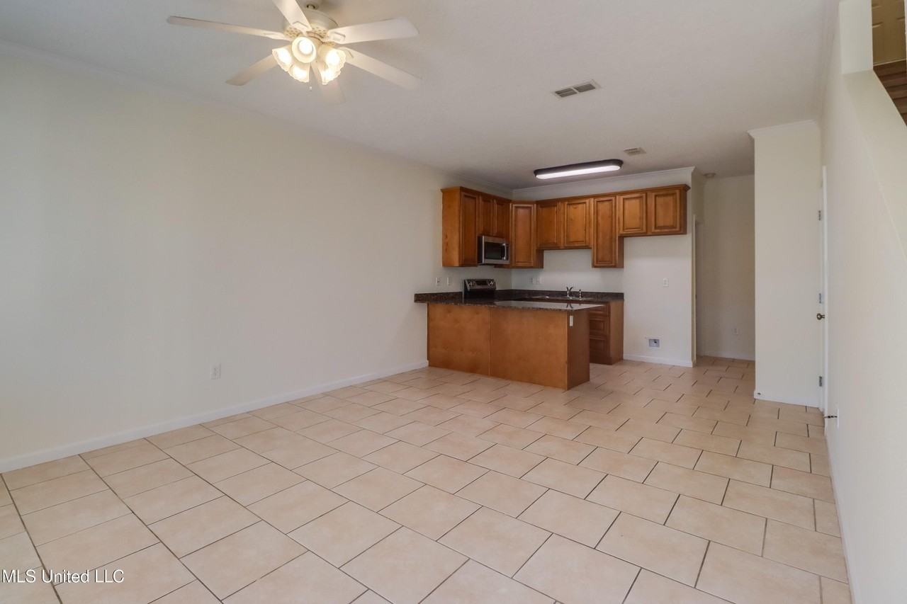 1101 Century Oaks Dr Apt B - Photo 5 of 29