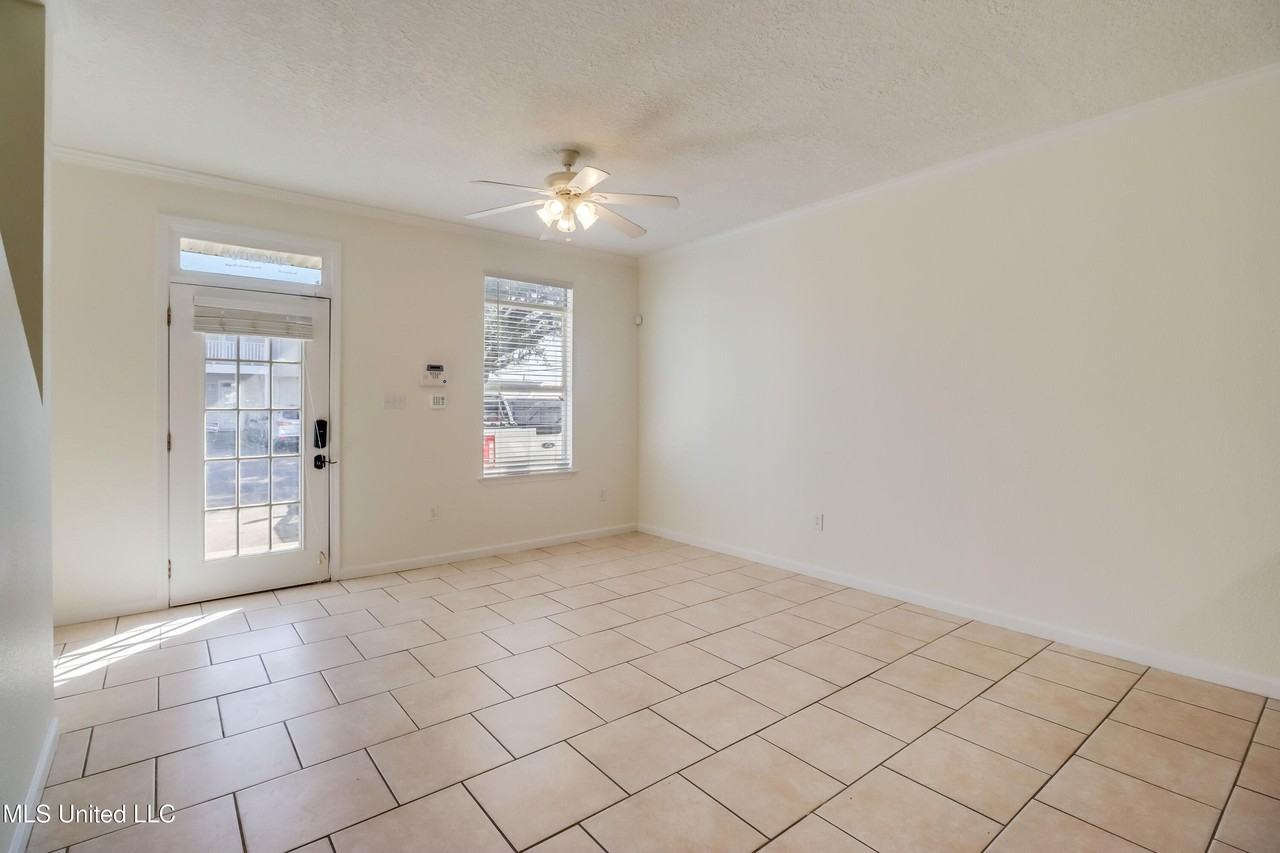 1101 Century Oaks Dr Apt B - Photo 6 of 29