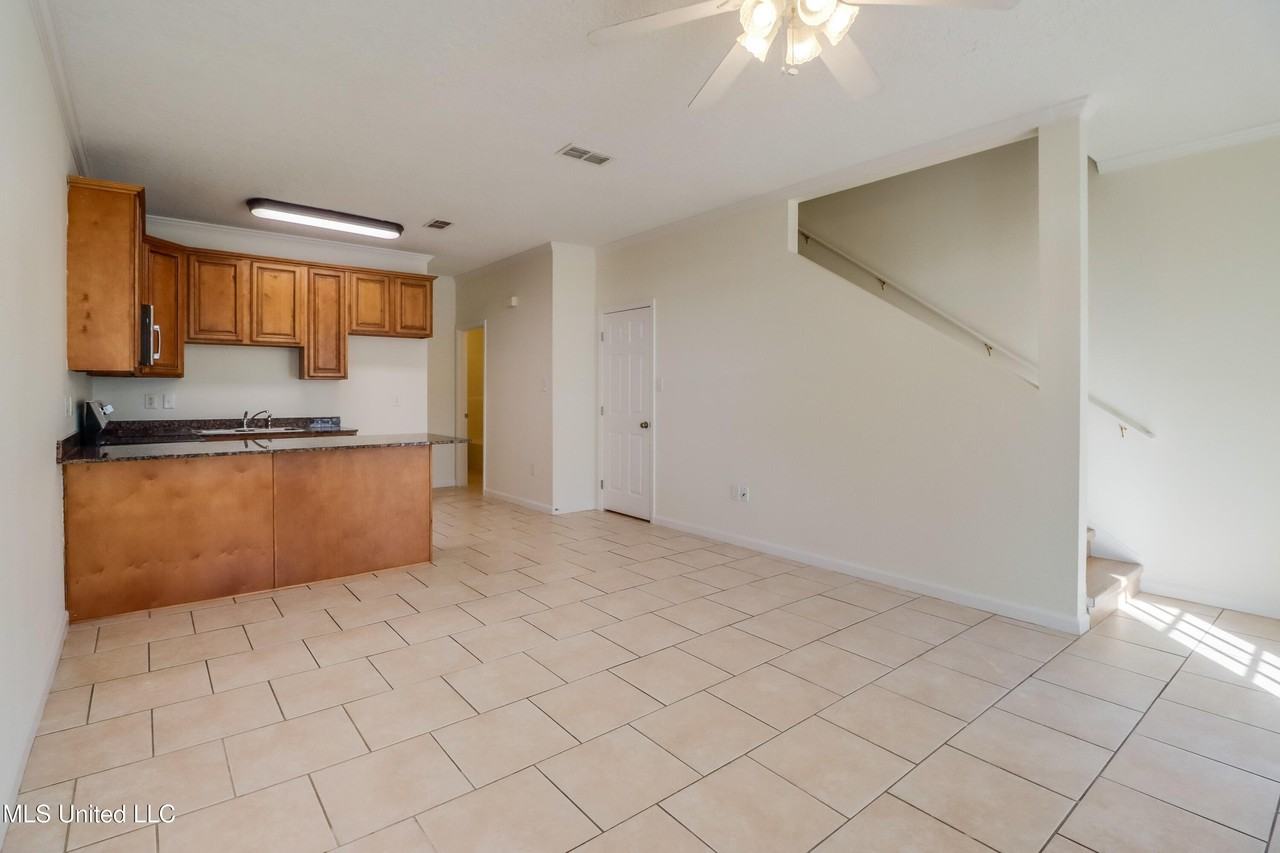 1101 Century Oaks Dr Apt B - Photo 7 of 29