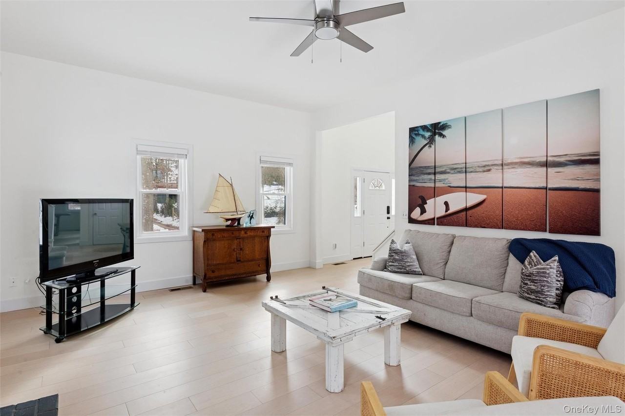 34 Starboard Rd - Photo 4 of 29