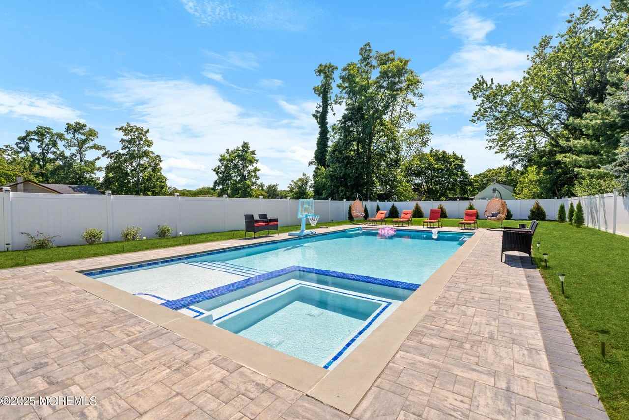 8 Woodrow St - Photo 2 of 36