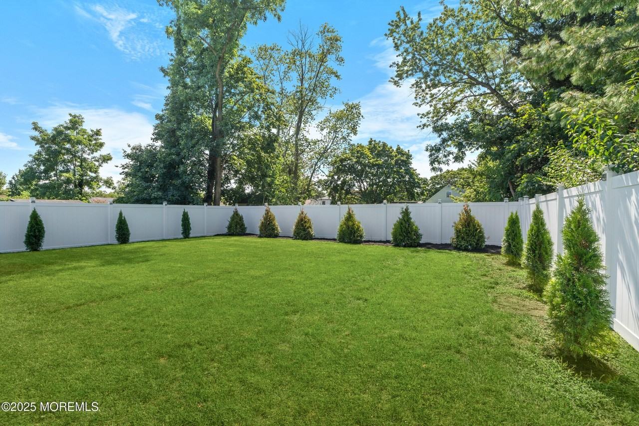 8 Woodrow St - Photo 5 of 36