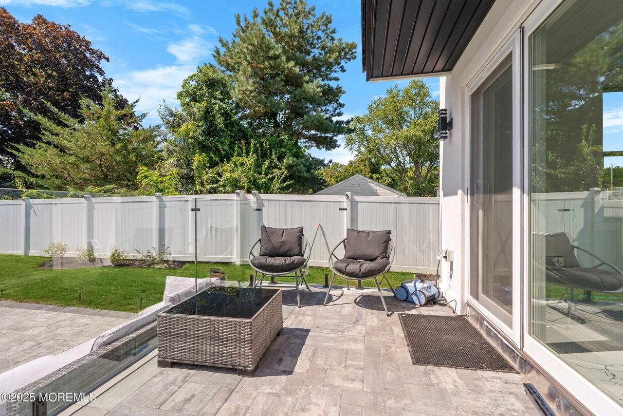 8 Woodrow St - Photo 6 of 36