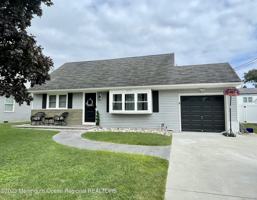 featured image of 1414 Treeneedle Rd