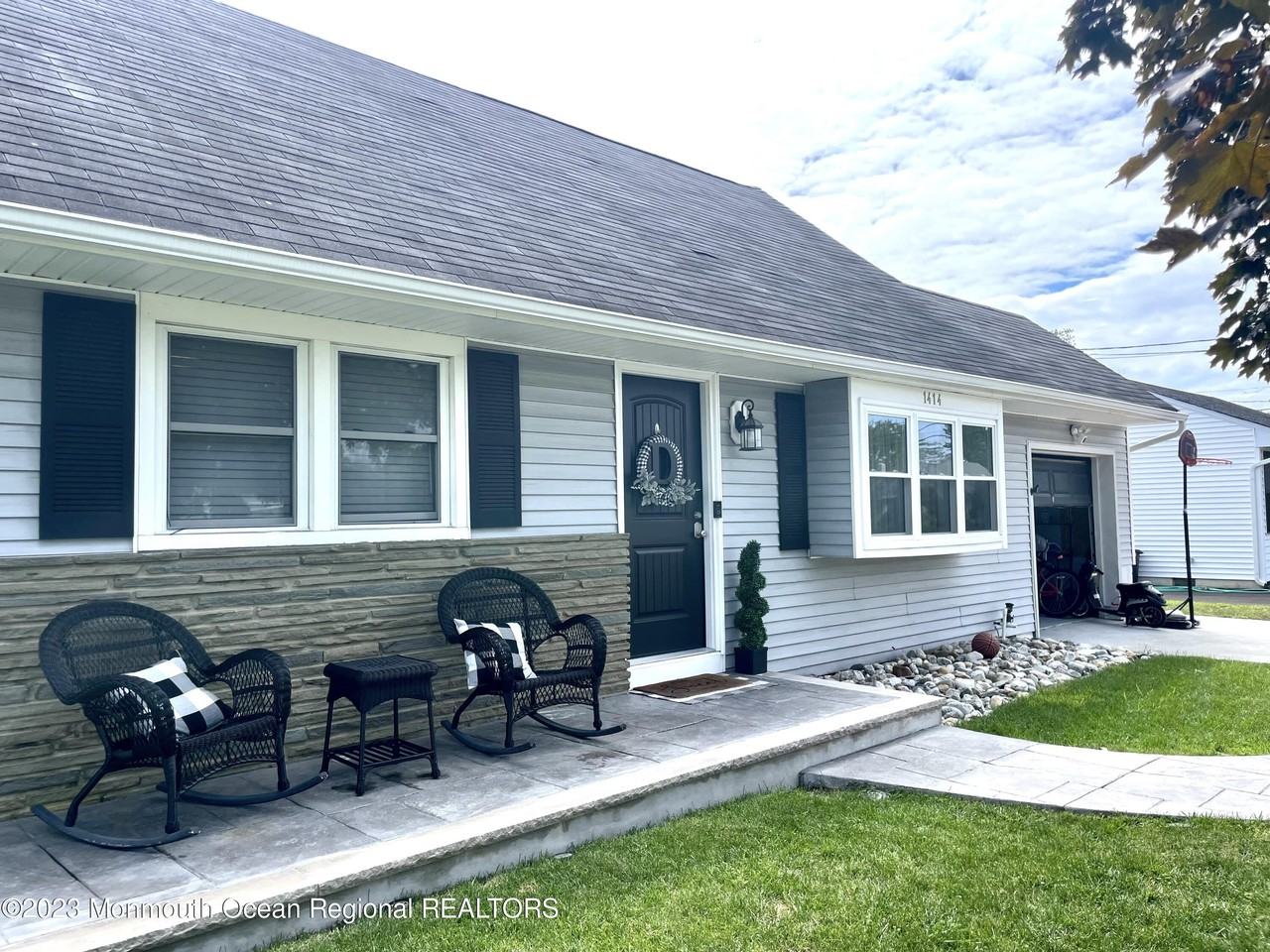 1414 Treeneedle Rd - Photo 4 of 27