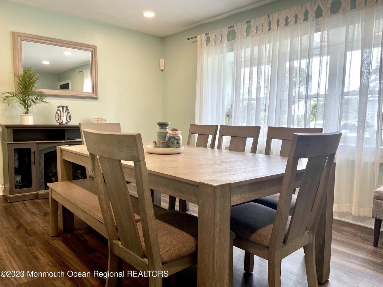 1414 Treeneedle Rd - Photo 6 of 27