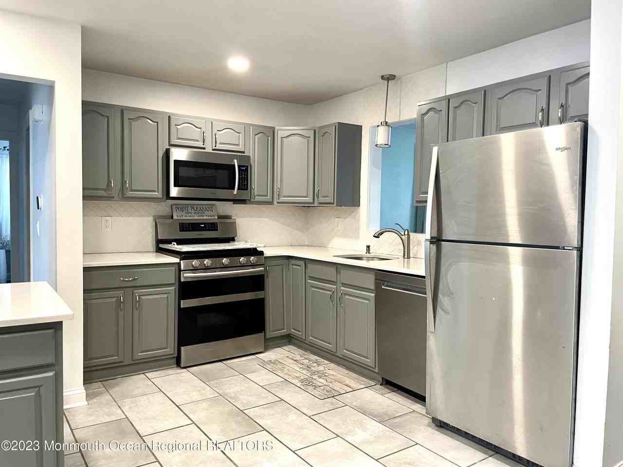 1414 Treeneedle Rd - Photo 7 of 27