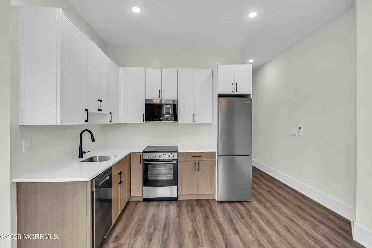 527 Bangs Ave Apt 305 #305