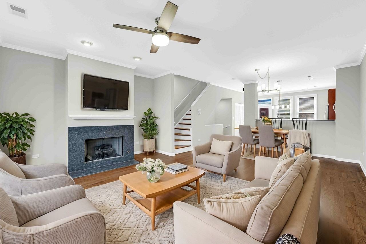 1040 N Kingsbury St - Photo 2 of 37