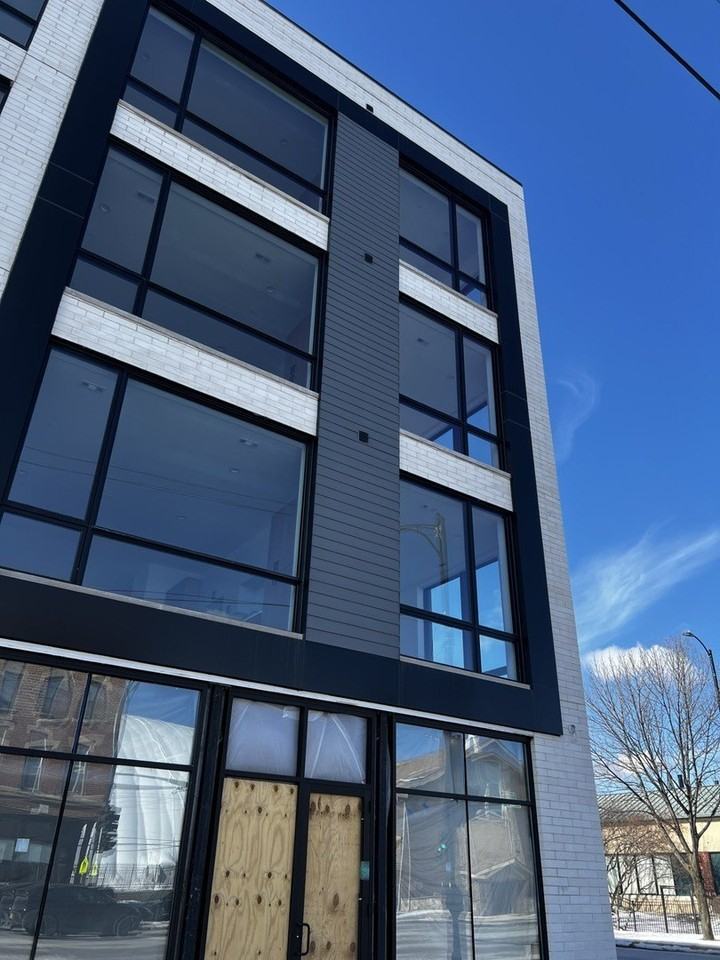1304 S Ashland Ave #400 - Photo 2 of 10