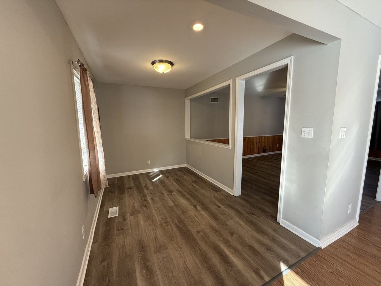 719 Surrey Dr - Photo 6 of 21