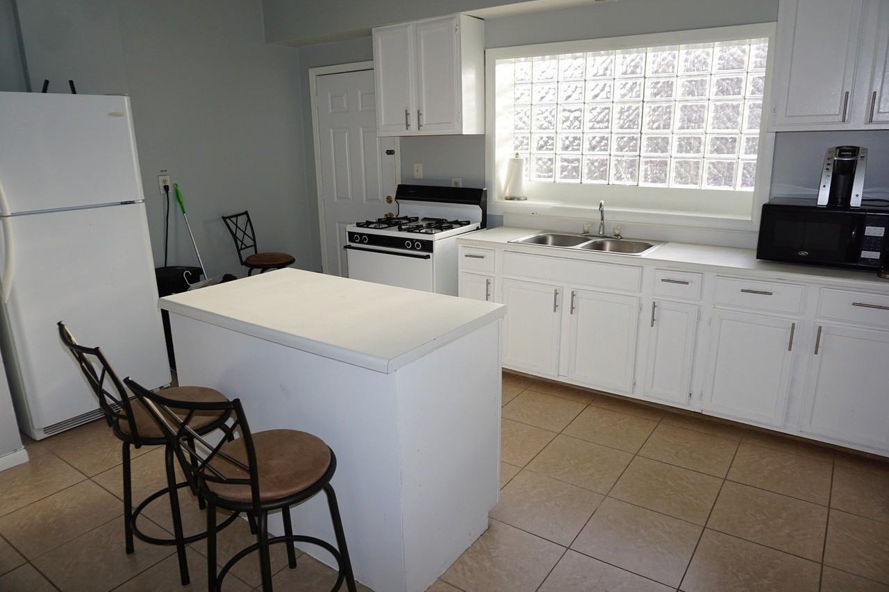 1312 S Wabash Ave Apt 12 #12 - Photo 3 of 8