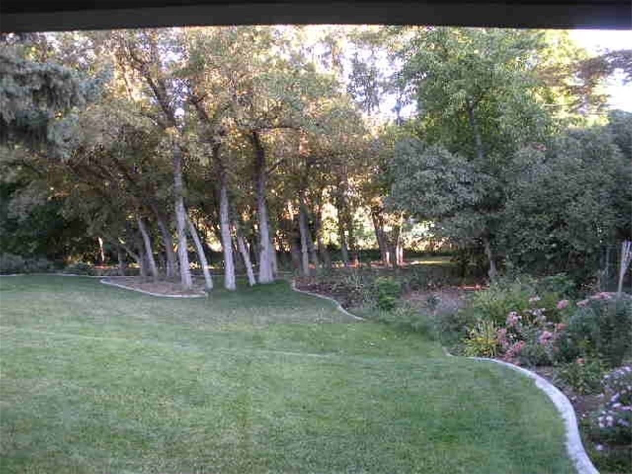 2481 E St - Photo 3 of 12