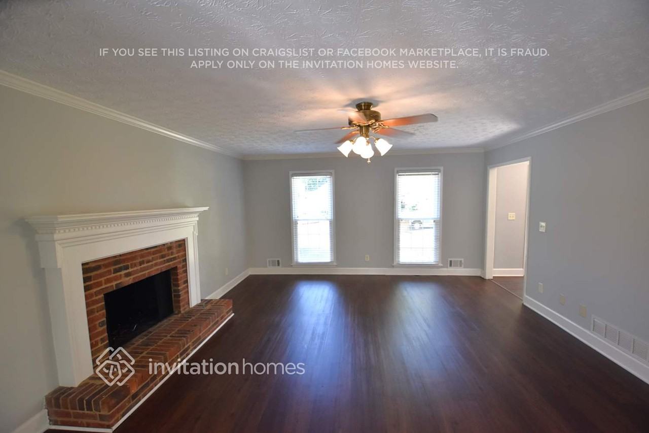 2111 Potomac Pl - Photo 3 of 15