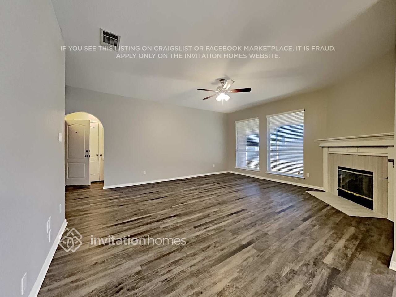 1612 Farmington Dr - Photo 5 of 19