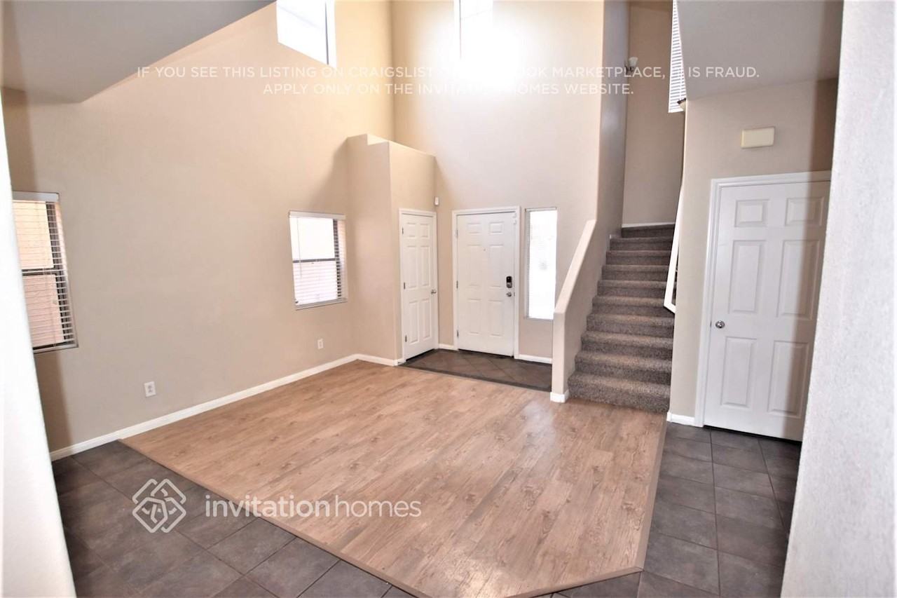 2868 Canonero St - Photo 2 of 15