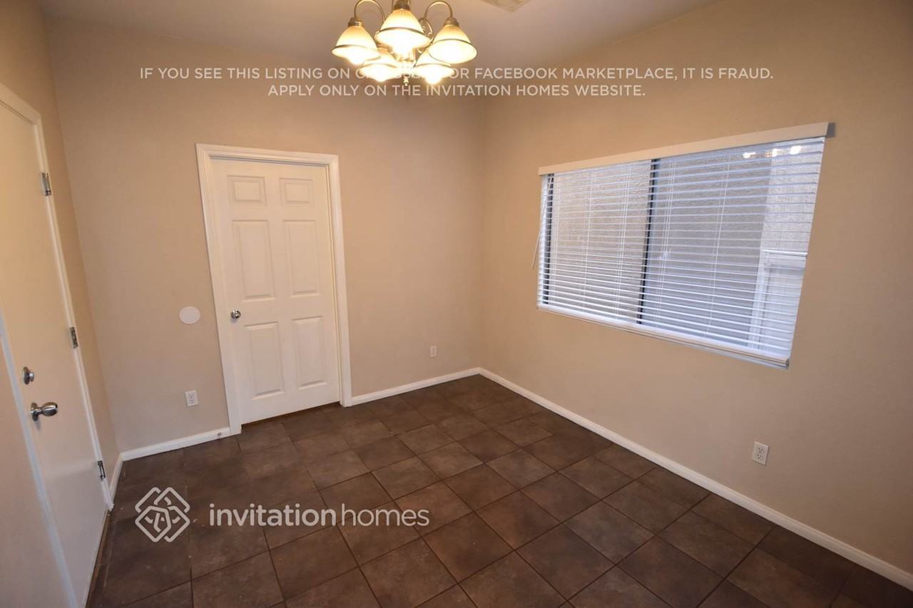 2868 Canonero St - Photo 5 of 15