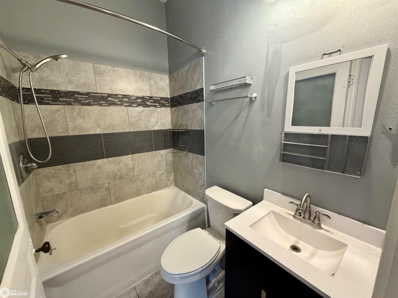 901 Main St - Photo 4 of 9