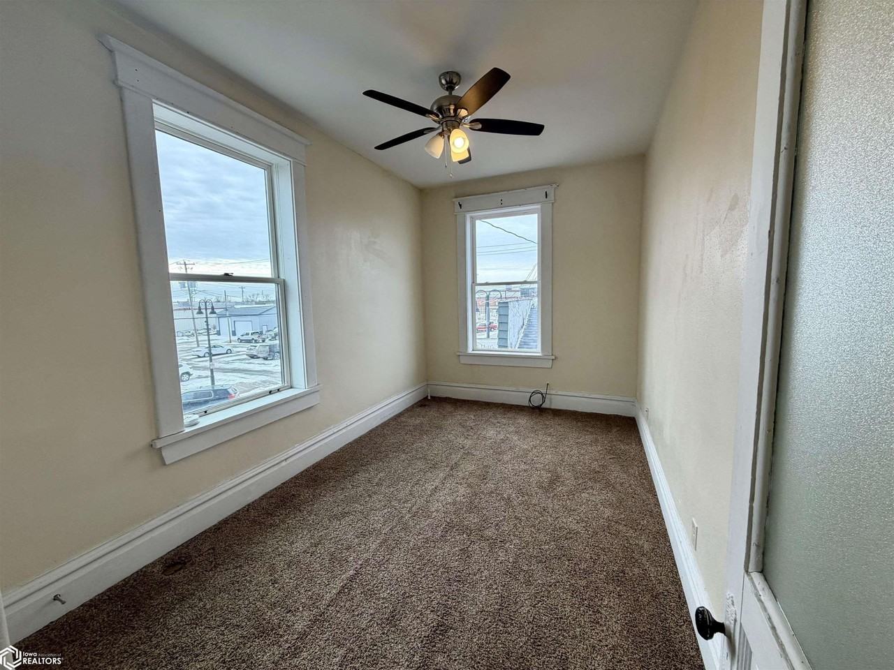 901 Main St - Photo 5 of 9