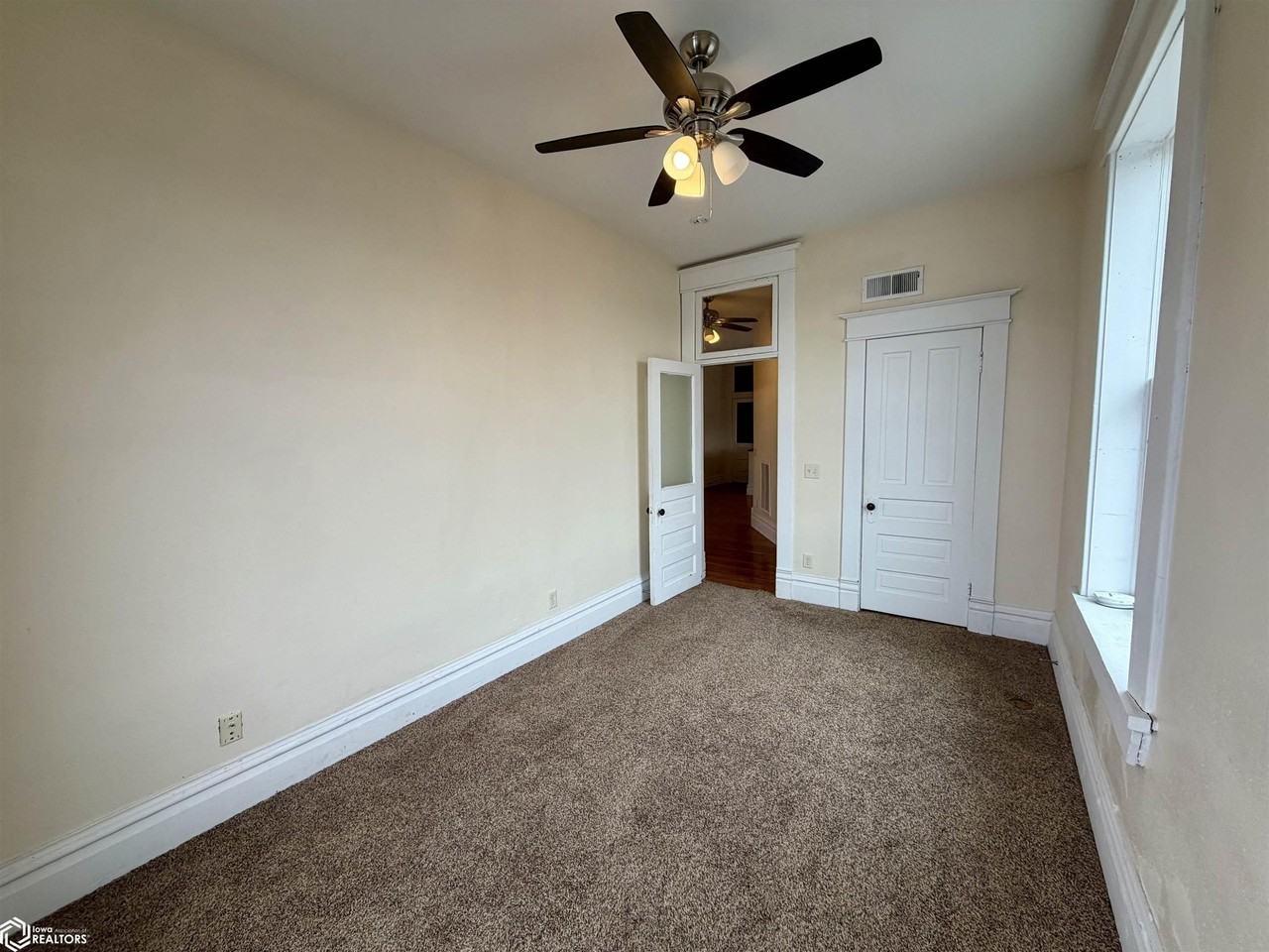 901 Main St - Photo 6 of 9