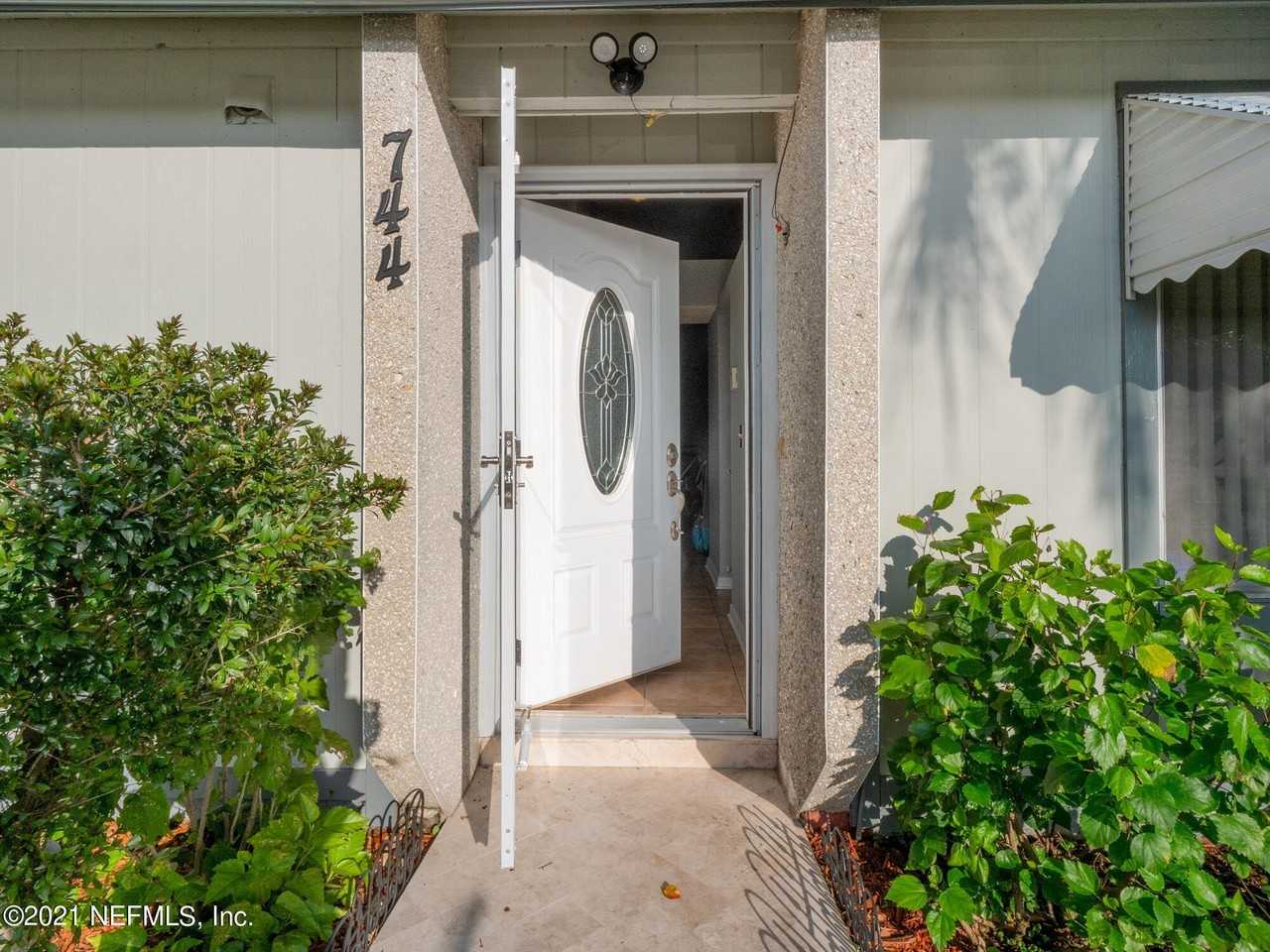 744 Aquatic Dr - Photo 2 of 22