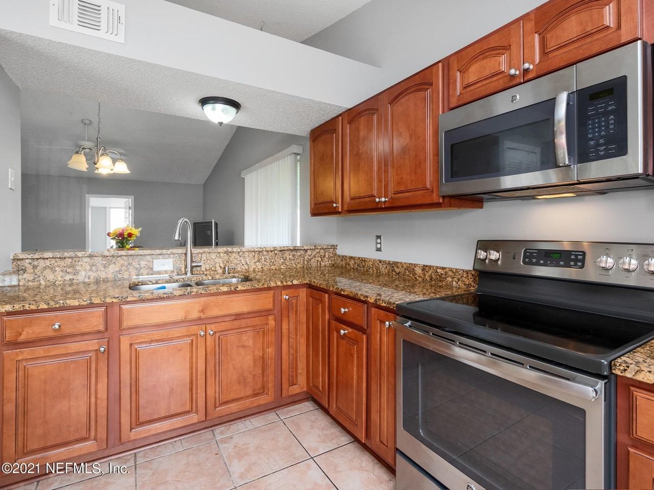 744 Aquatic Dr - Photo 6 of 22