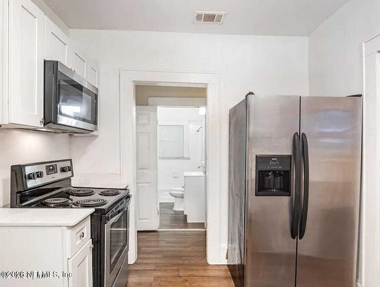 940 Glencarin St - Photo 7 of 14