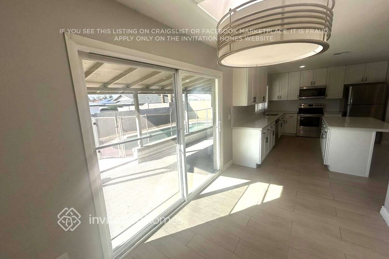 11012 N 47th Ave - Photo 3 of 14