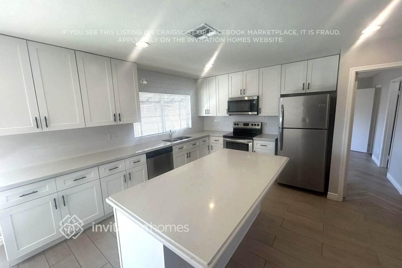 11012 N 47th Ave - Photo 4 of 14