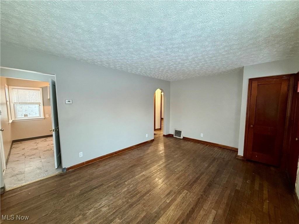 912 E Archwood Ave - Photo 3 of 15