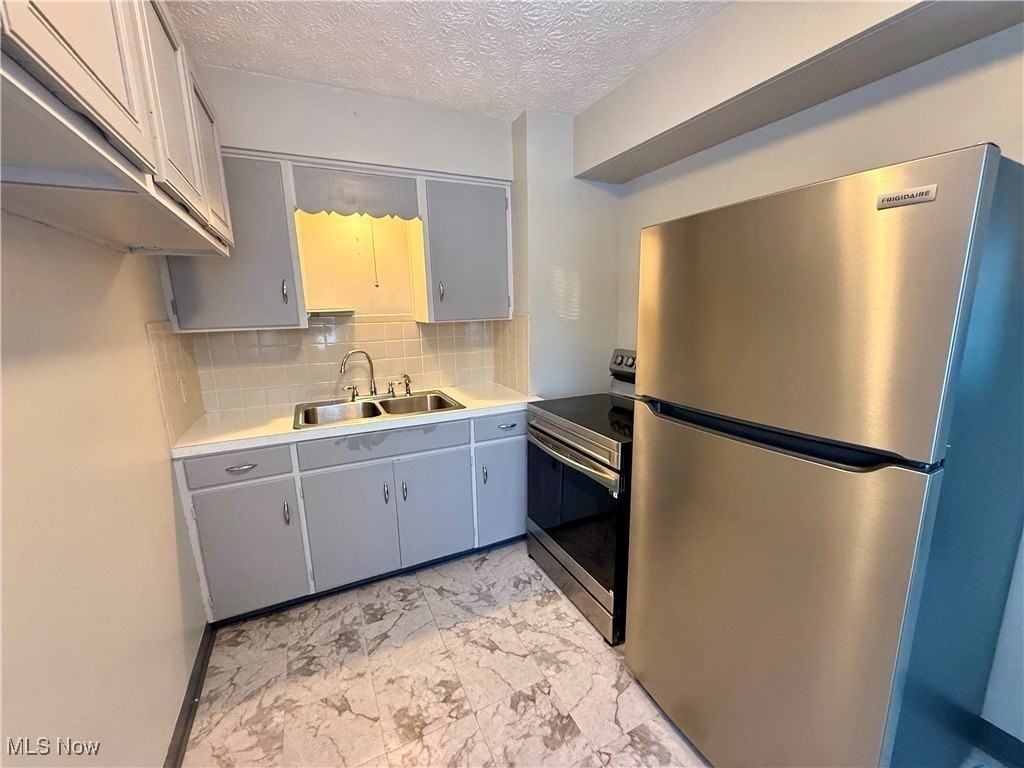 912 E Archwood Ave - Photo 4 of 15