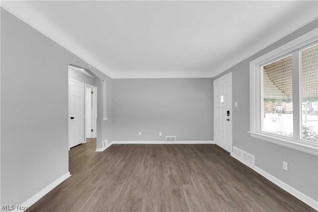 22501 Arms Ave - Photo 4 of 27