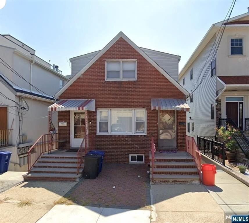 130 Pine St - Photo 2 of 22