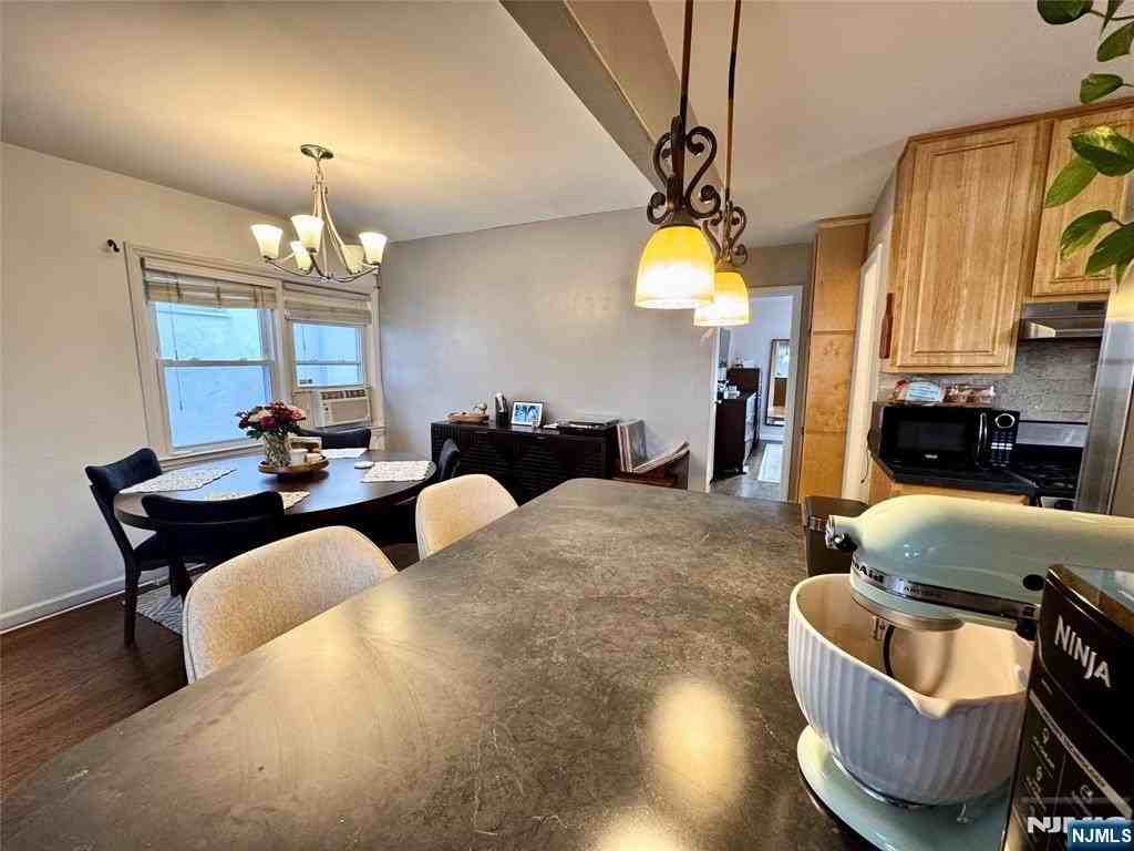 130 Pine St - Photo 6 of 22