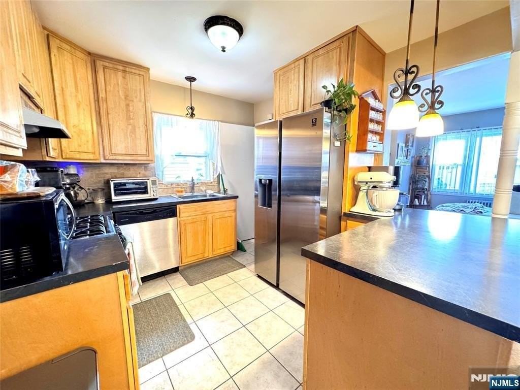 130 Pine St - Photo 7 of 22