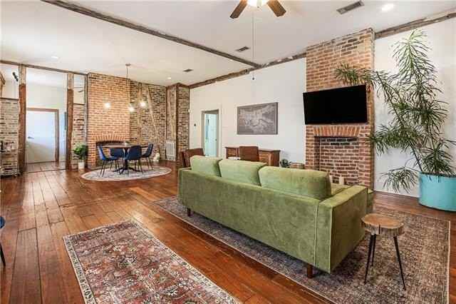 536 Jackson Ave - Photo 4 of 17