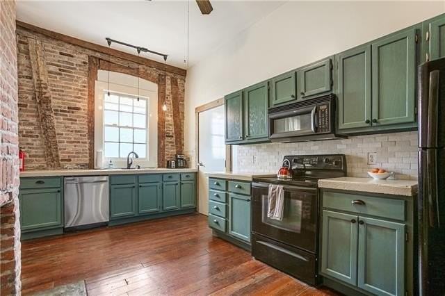 536 Jackson Ave - Photo 6 of 17