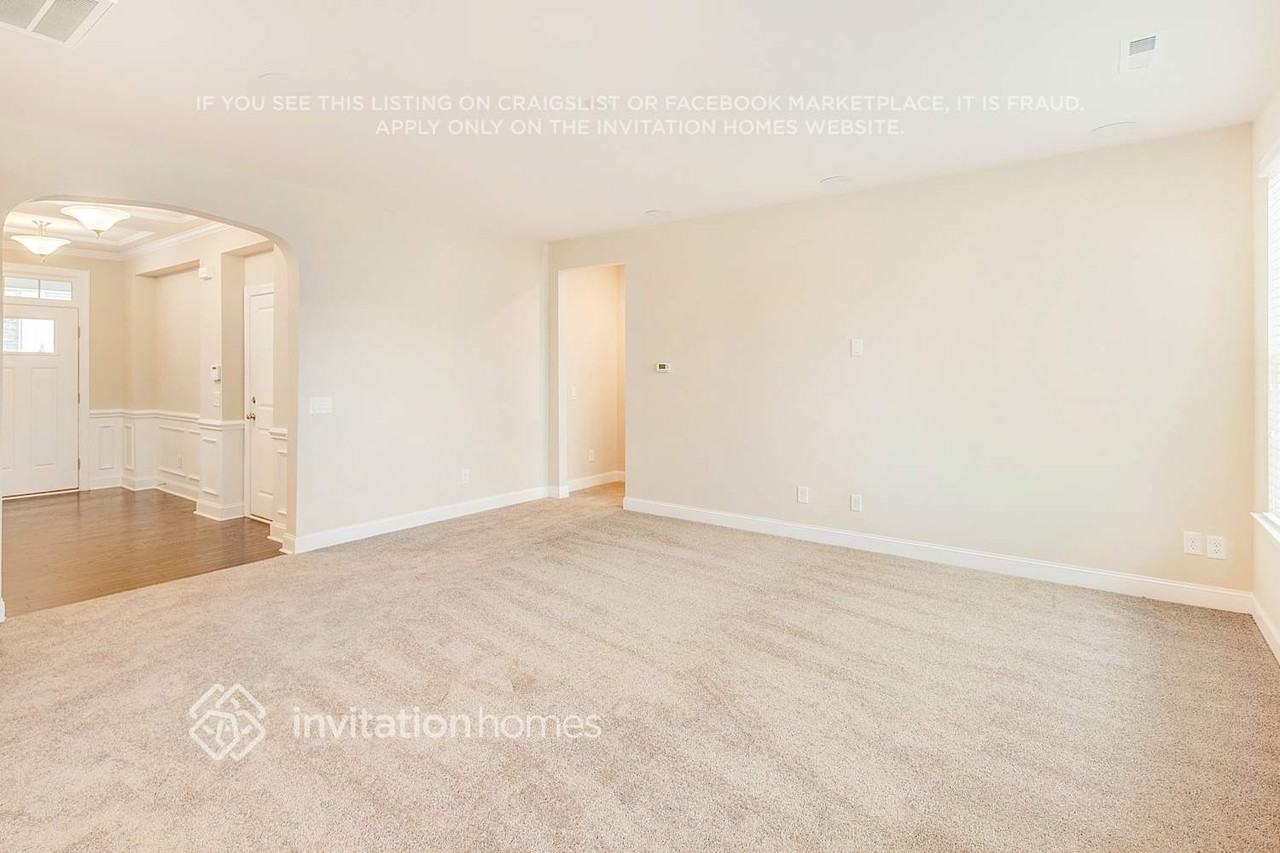 17428 Austins Creek Dr - Photo 4 of 26