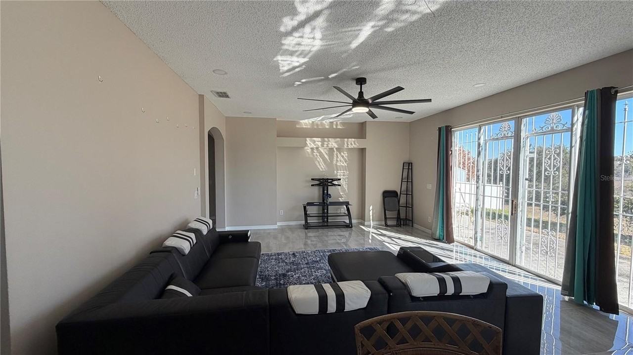 2661 Plumberry Ave - Photo 7 of 37