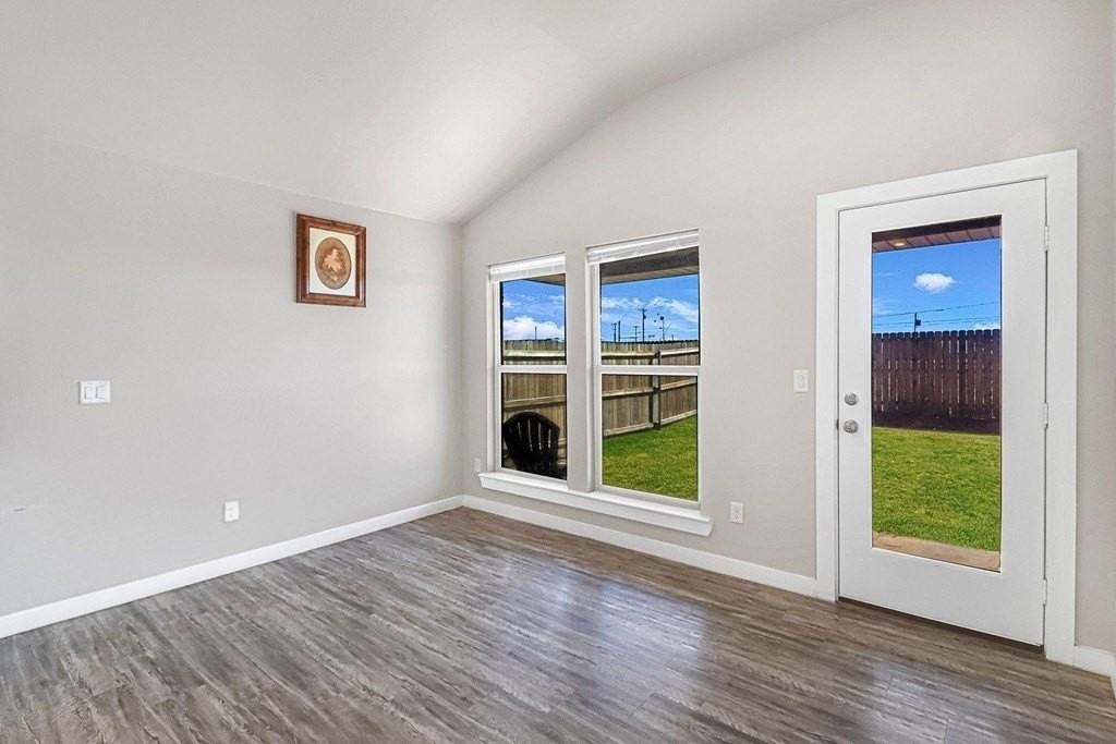 1312 Cajun St - Photo 7 of 20