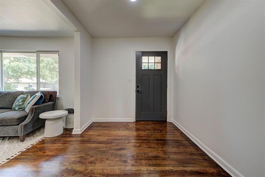 1510 Melrose Dr - Photo 4 of 28