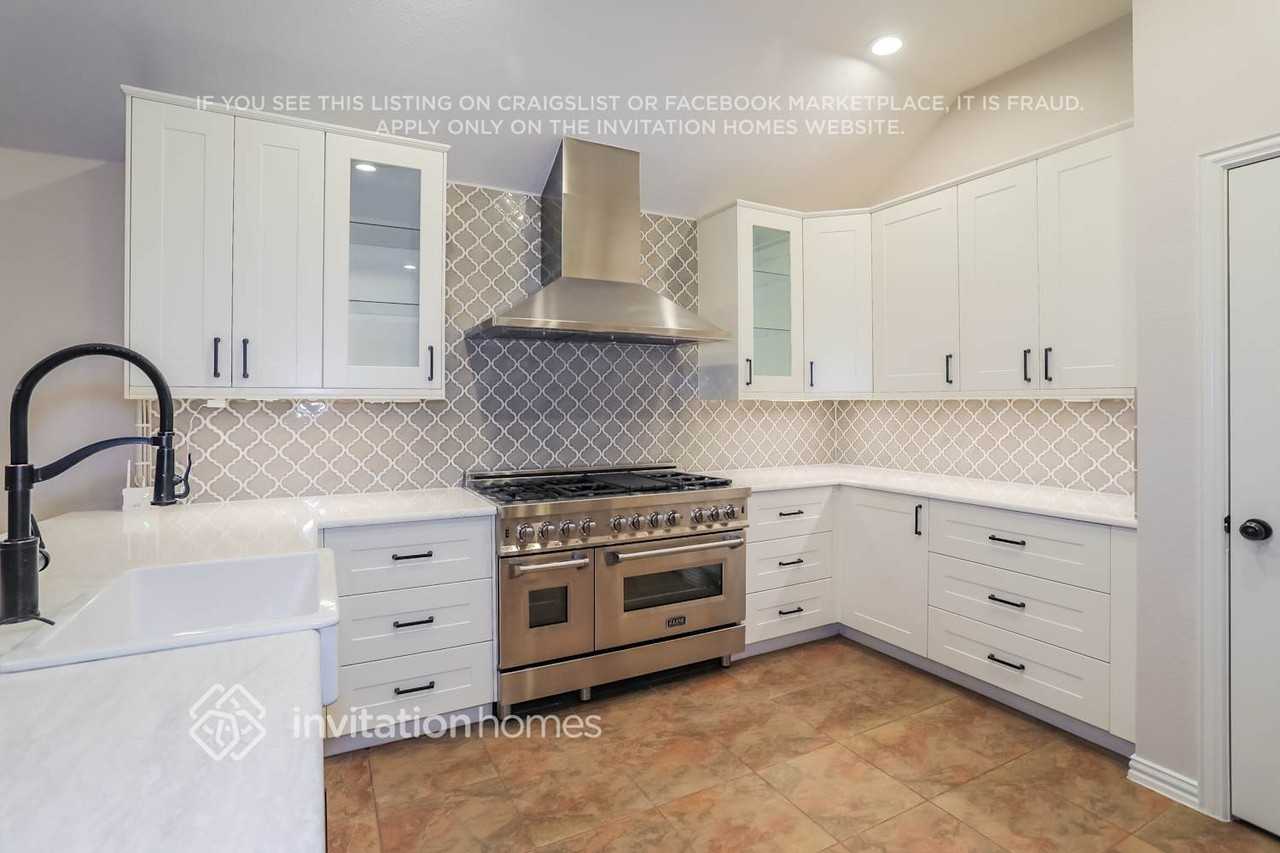 3008 Crossridge Dr - Photo 6 of 15