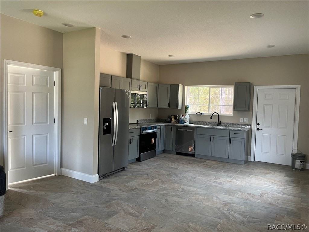 748 N Heathrow Dr - Photo 4 of 8